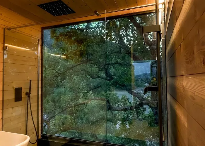 Walden House Casarampi 豪华帐篷 *